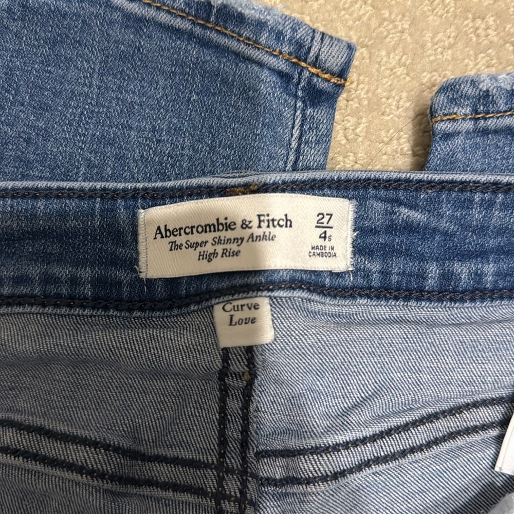 The super skinny ankle high-rise - Curve Love - Abercrombie- 4 SHORT